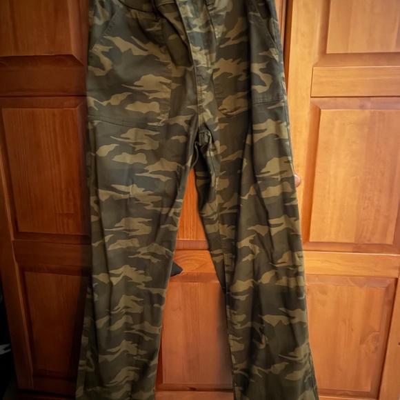 American Eagle Outfitters Camo Utility Cargo Pants – Size Small - Picture 4 of 6